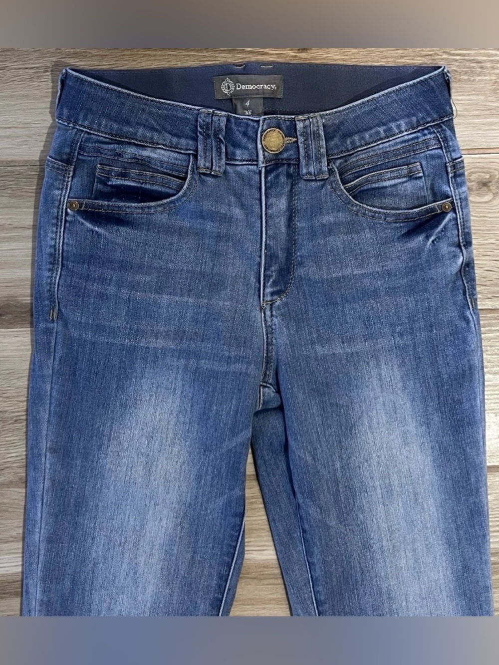 Democracy Jeans Women 4 Blue Straight Leg AB Technology Crop - Picture 3 of 5